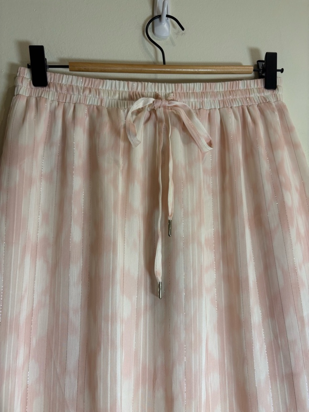 BCBGMAXAZRIA NWT Ruffle Metallic Maxi Skirt in Potpourri Pink/White Size Small - Picture 7 of 10